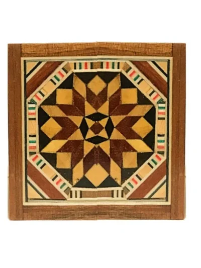 Dehn Al Oud esenta de Lemn de Agar Oudh (agarwood) 6ml. Miros animalic lemnos oriental.  Ambalat in cutie de lemn de lux stil mozaic arabesc.