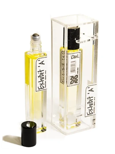 Esenta de parfum Exhibit A, parfum arabesc, floral lemnos. O explozie de arome florale si lemnoase, cu acorduri de sofran și trandafir de Taif, iasomie, lacramioare, lemn de santal, oud, mosc și patchouli.