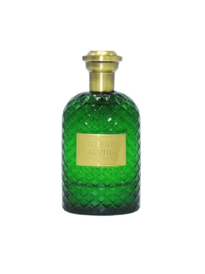 Parfum Green Sapphire de la Fragrance World lemnos oriental, inspirat de misterul safirului, a doua cea mai densă piatră prețioasă cunoscută omului despre care se spune ca confera claritate și acuitate mentală.
