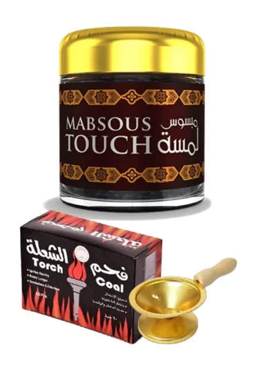 Oud Touch, tamaie arabeasca pentru a acoperi mirosurile nedorite si purificarea aerului din locuinta ta. În majoritatea cazurilor, bakhoor este utilizat în ocazii speciale. Sau pur și simplu în scopuri relaxante sau pentru parfumarea casei. În cultura arabă, este un gest tradițional sa treci bakhoor printre oaspeți. Astfel încât să-și poată parfuma părul, hainele și mainile. Se crede că acest lucru este la fel de integrant pentru ospitalitate ca și servirea cafelei și a curmalelor.
