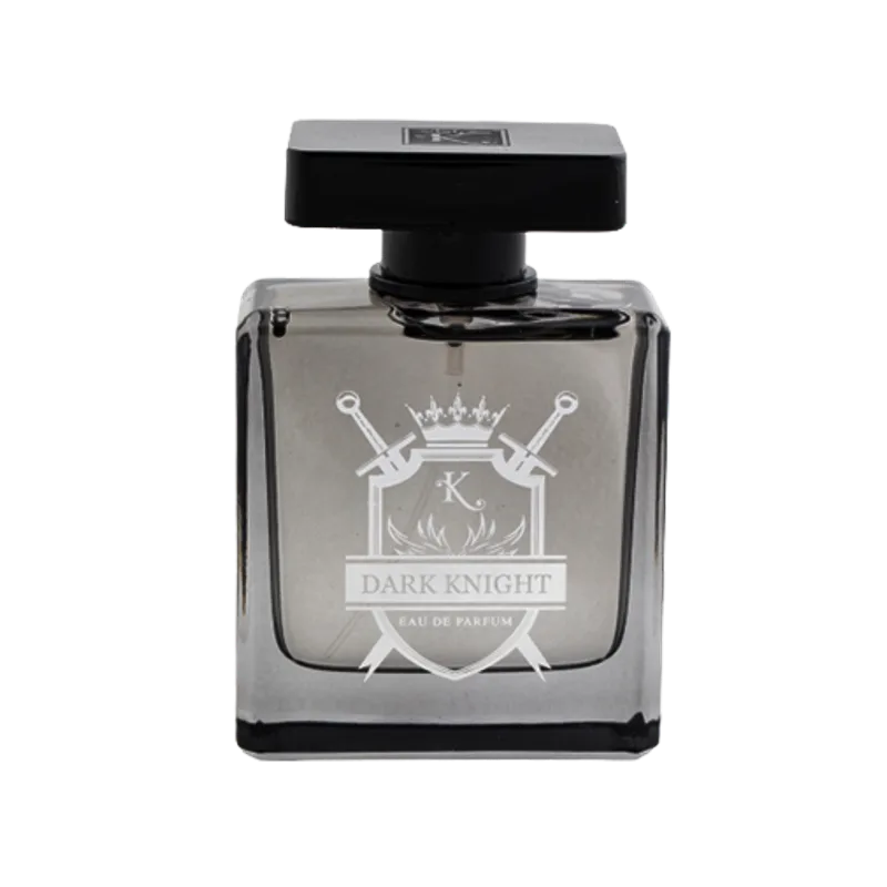 Dark Knight, parfum arabesc, oriental condimentat. O aventură încărcată de condimente, Dark Knight este un parfum seducător construit pe fuziunea întunericului și a misterului.