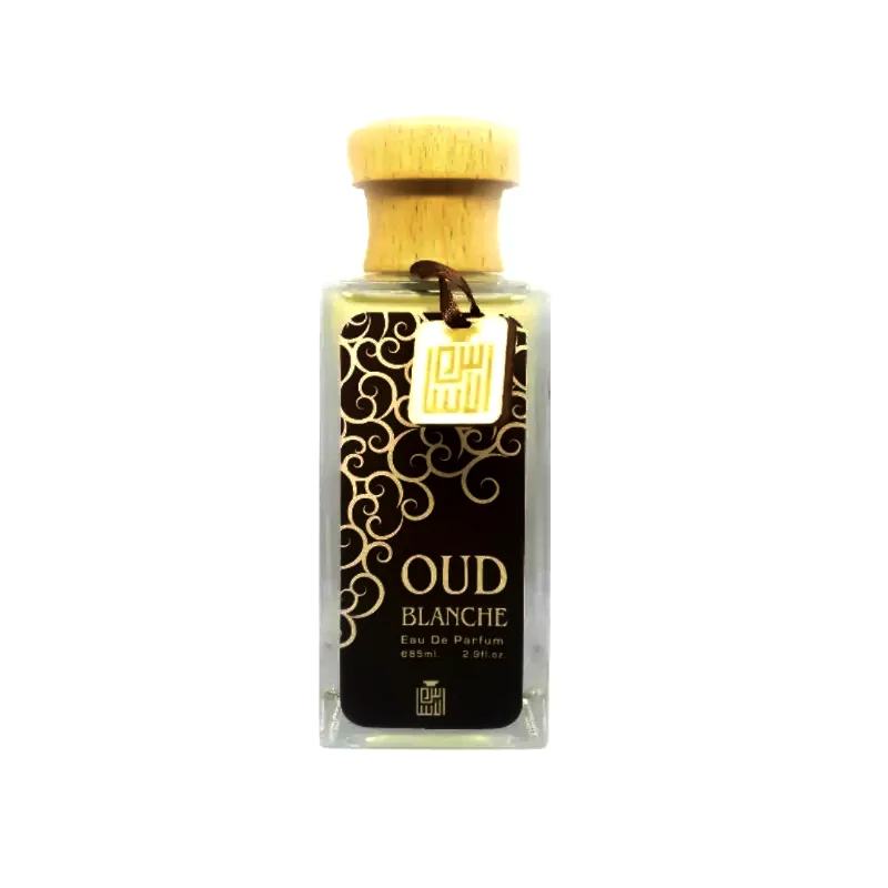 Parfum arabesc Oud Blanche de la Basenote, o adevarata provocare. Un parfum oriental lemnos, ce ne invaluie inca de la deschidere cu note aldehidice de sofran
