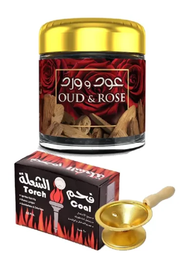 Oud & Rose, tamaie arabeasca pentru a acoperi mirosurile nedorite si purificarea aerului din locuinta ta. În majoritatea cazurilor, bakhoor este utilizat în ocazii speciale. Sau pur și simplu în scopuri relaxante sau pentru parfumarea casei. În cultura arabă, este un gest tradițional sa treci bakhoor printre oaspeți. Astfel încât să-și poată parfuma părul, hainele și mainile. Se crede că acest lucru este la fel de integrant pentru ospitalitate ca și servirea cafelei și a curmalelor.