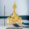 Mabkhara, suport de ars tamaie, ornament pretios, din metal cu perle si cristale, nu este doar o piesă decorativă, ci și un instrument pentru a crea o atmosferă specială în spațiul tău.